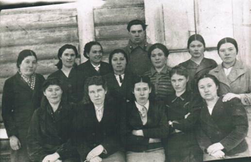 Учителя Латышовской школы в 1945 году